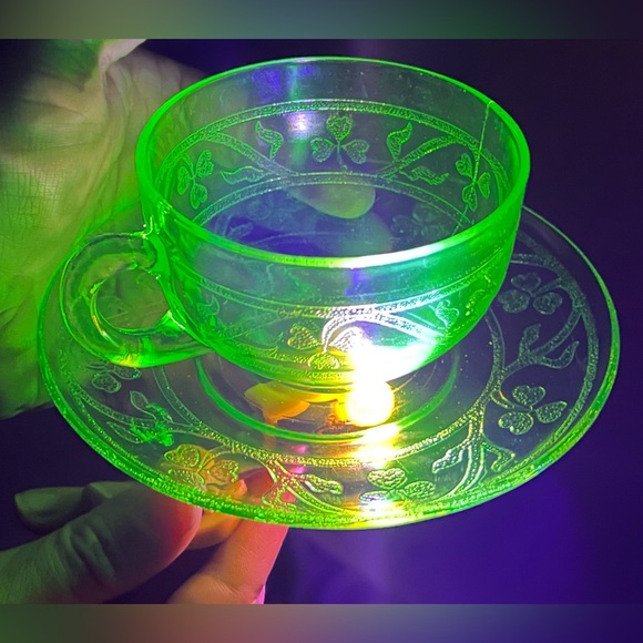 Rare Vintage 1930’s Hazel Atlas Uranium Glass Tea Cup and Saucer Clover Motif - Picture 1 of 10